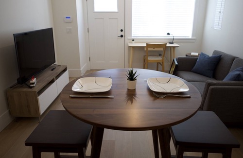 Riley Park House | Bright and spacious 1 bedroom suite in the heart of Main