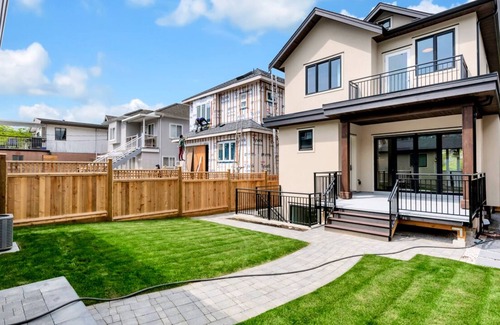 Riley Park House | Bright and spacious 1 bedroom suite in the heart of Main