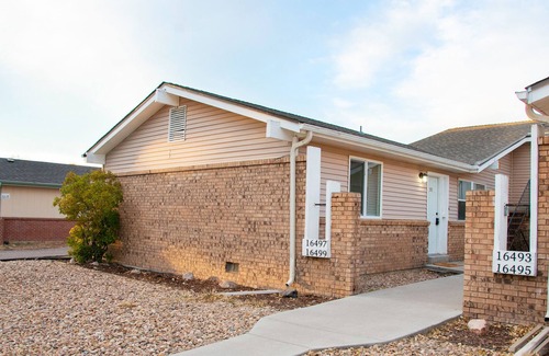 Aurora Condo | Bright and spacious 2-bedroom unit in North Aurora