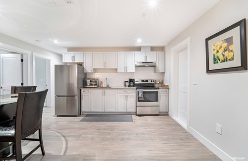 Coquitlam House | Bright and Spacious 2 Bedroom Suite in a New House