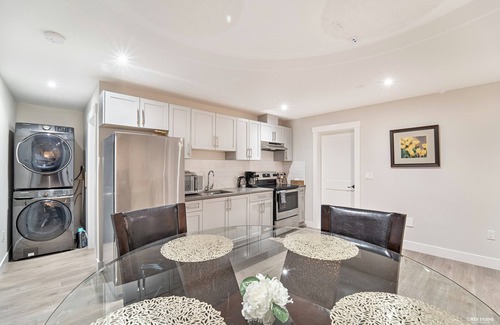 Coquitlam House | Bright and Spacious 2 Bedroom Suite in a New House