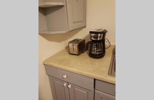 White City Apartment | Bright and spacious 3 bedroom suite near mountains