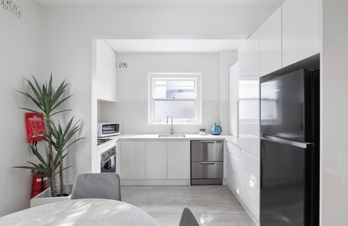 Bondi Beach Apartment | Bright and Spacious 2BR Bondi Apartment