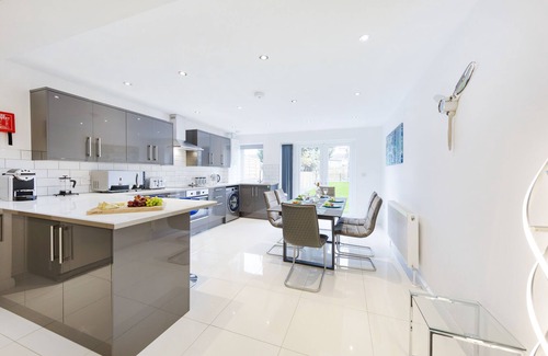 Filton House | Bright and spacious Aviator House in Filton, Bristol