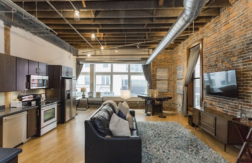 Downtown Nashville House | Bright and Spacious Condo Only Steps to Broadway + FREE Parking