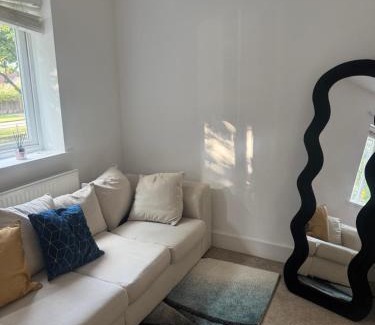 Cleedownton House | Bright and Spacious Double Room