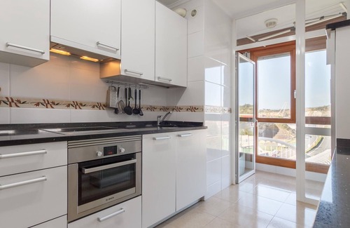 Barakaldo Apartment | Bright and spacious on the Barakaldo estuary