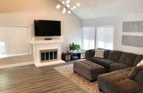 San Carlos House | Bright and spacious home with views, pool & spa.