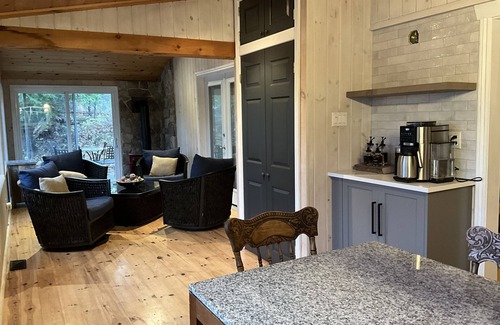 Selwyn Cottage | Bright and spacious lakeside cottage with firepit, hot tub and AC on Stoney Lake