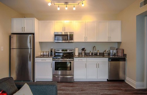 Midtown Apartment | Bright and Spacious Midtown 3BD Getaway Apartments