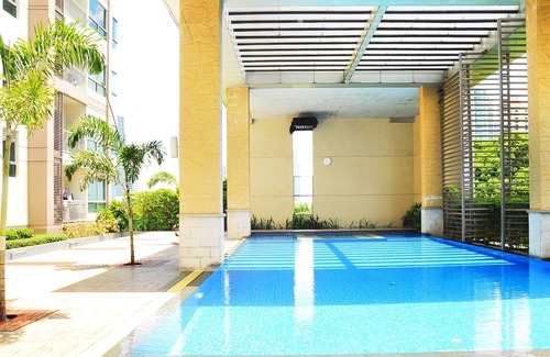 Phaya Thai House | Bright and Spacious Room at Aree, local hipster area of Bangkok
