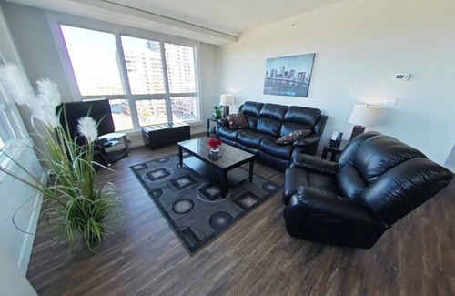 Haysboro Condo | Bright and spacious two bedroom to bathroom condo at London at Heritage
