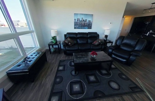 Haysboro Condo | Bright and spacious two bedroom to bathroom condo at London at Heritage