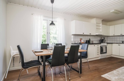 Norberg House | Bright and Stylish 3 Bedroom in Norberg