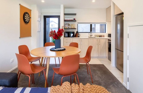 Addington House | Bright and Stylish 2BR Near Addington Park