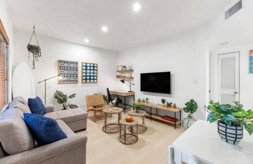 Victoria Park House | Bright and Stylish Apt in Las Olas Blvd Victoria Park