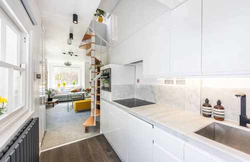 Warwick Apartment | Bright and stylish flat in Central London
