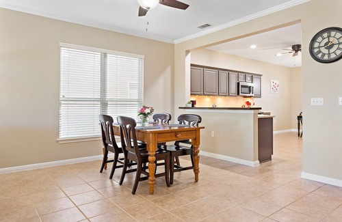 Georgetown House | Bright and Sunny Home in Beautiful Sun City Texas!
