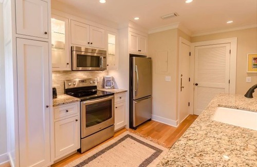 Kiawah Island Villa | Bright and sunny 1 BR/1 BA villa. A short, 4 minute walk to the beach.