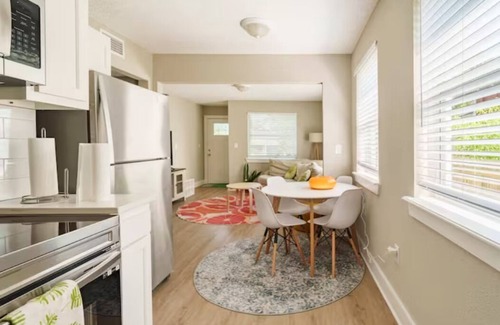 Riverside House | Bright and trendy, newly-renovated duplex in walkable Riverside