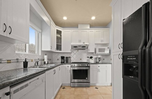 Hastings House | Bright and Updated Home near Burnaby
