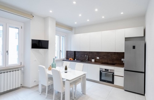 San Giovanni Apartment | Bright and welcoming two bedrooms apartment a stone's throw from the Colosseum