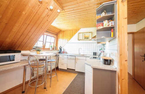 Unterwaldhausen Apartment | Bright apartment "In the Green" for 6-8 people near Lake Constance