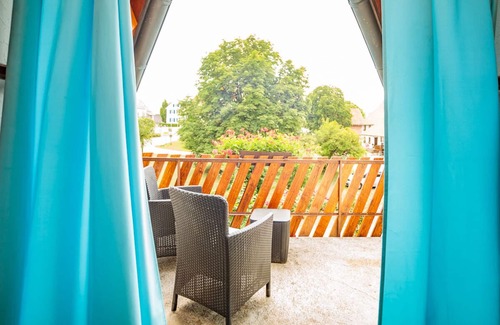 Unterwaldhausen Apartment | Bright apartment "In the Green" for 6-8 people near Lake Constance