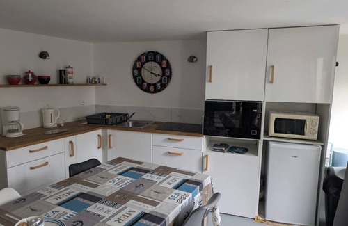 Kerroch Apartment | Bright apartment 300m from the port