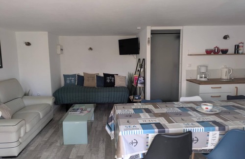 Kerroch Apartment | Bright apartment 300m from the port