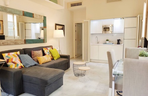 La Florida Apartment | Bright Apartment at Santa Cruz 4 pax Parking Opc