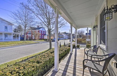 Greenport Apartment | Bright Apartment - half Mi to Greenport Harbor!