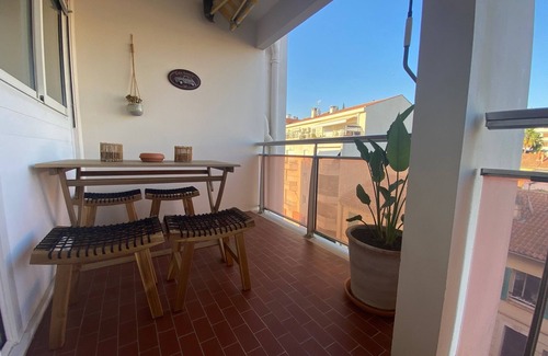 Hyeres City Centre Apartment | Bright apartment in city center