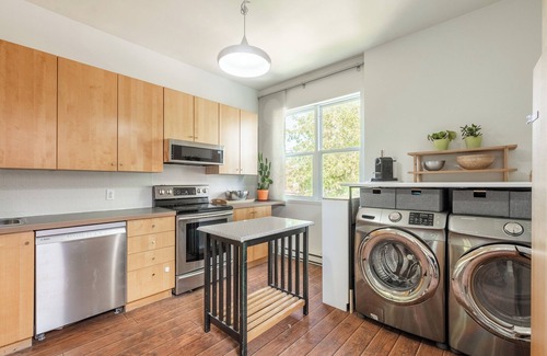 Pointe-Saint-Charles Apartment | Bright apartment in Montreal, close to downtown