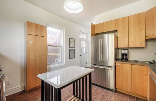Pointe-Saint-Charles Apartment | Bright apartment in Montreal, close to downtown
