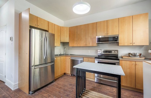 Pointe-Saint-Charles Apartment | Bright apartment in Montreal, close to downtown