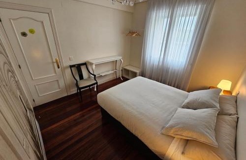 Zurbaran Apartment | Bright apartment in Parque Etxebarria with parking