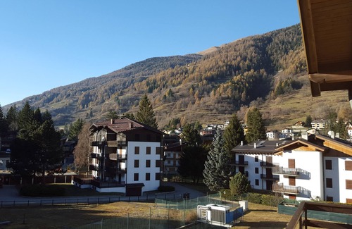 Ponte di Legno Apartment | Bright apartment near the ski slopes, centrally located