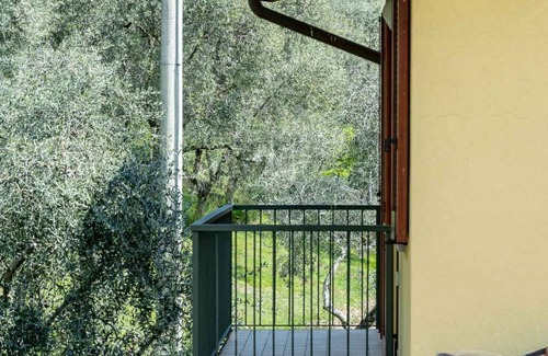 Zorzino Apartment | Bright apartment with lake view and pool