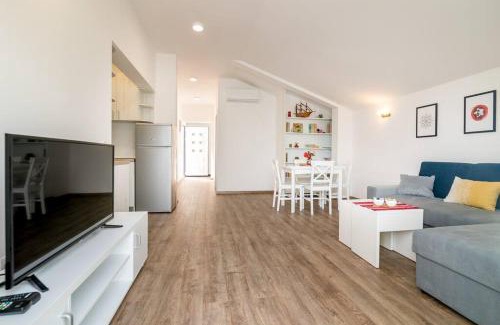 Donja Josica Apartment | Bright Apartment
