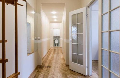 Kesklinn Apartment | Bright Apartment near Bus Statioon