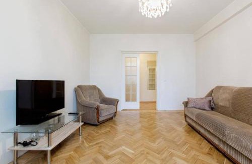 Kesklinn Apartment | Bright Apartment near Bus Statioon