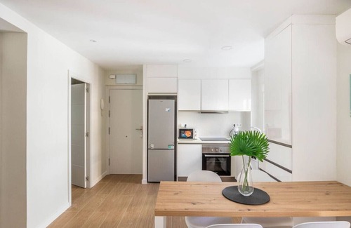 San Jose Obrero Apartment | Bright Apartment Near Seville's Historic Center