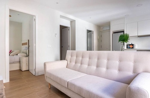San Jose Obrero Apartment | Bright Apartment Near Seville's Historic Center