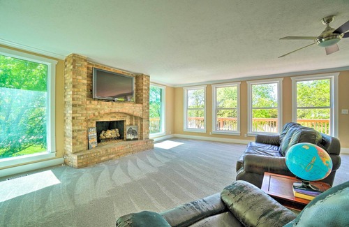 Lebanon Apartment | Bright Apartment w/ Deck & Old Hickory Lake Access