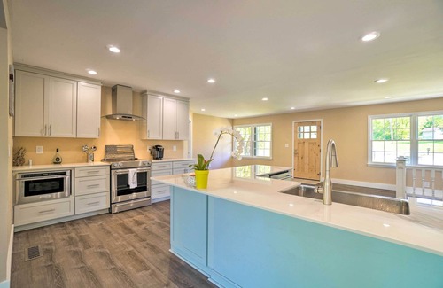 Lebanon Apartment | Bright Apartment w/ Deck & Old Hickory Lake Access
