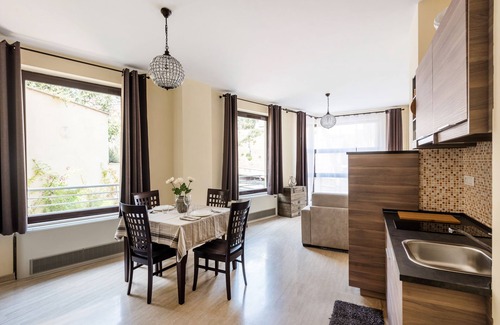 Trastevere Apartment | Bright Apartment with a view & centrally located