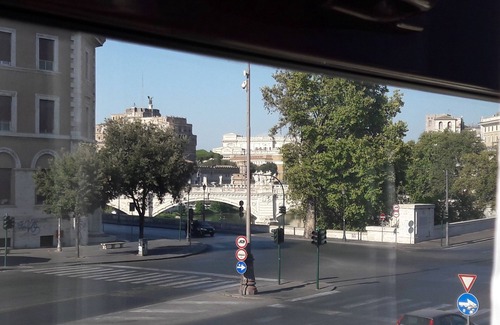 Trastevere Apartment | Bright Apartment with a view & centrally located
