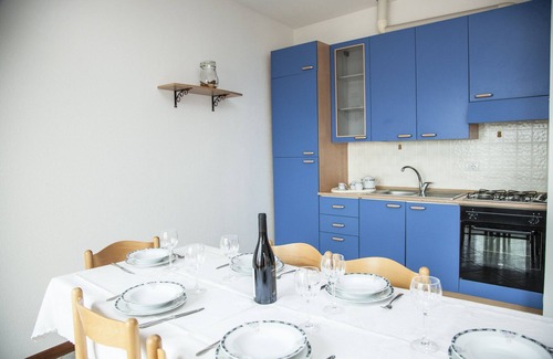 Vercana Apartment | bright apartment with balcony overlooking the lake