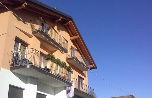 Vercana Apartment | bright apartment with balcony overlooking the lake